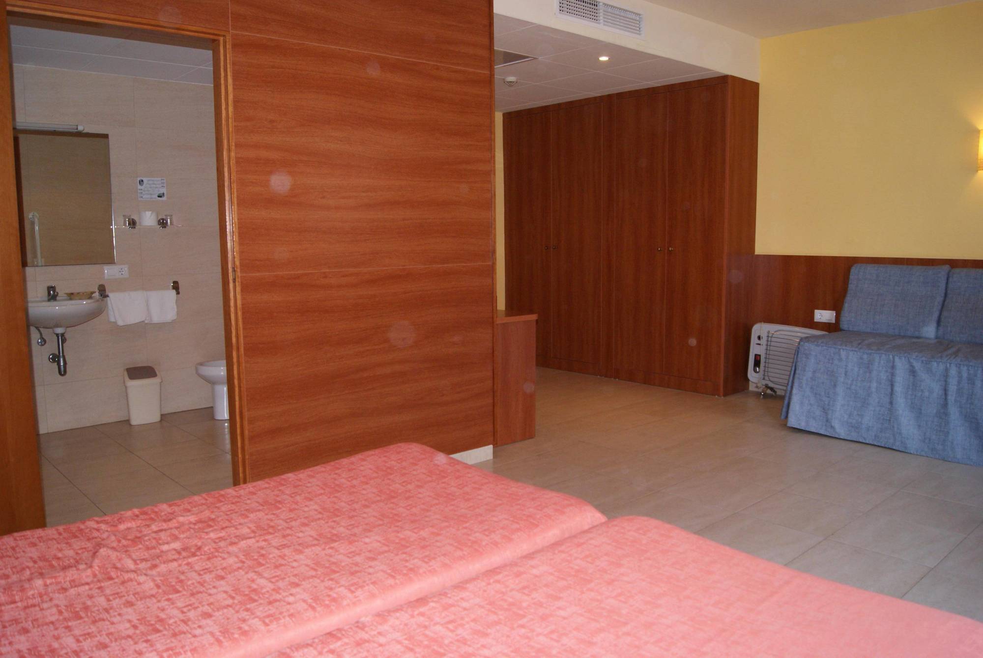 Hotel Checkin Montpalau بينيذا ذي مار المظهر الخارجي الصورة