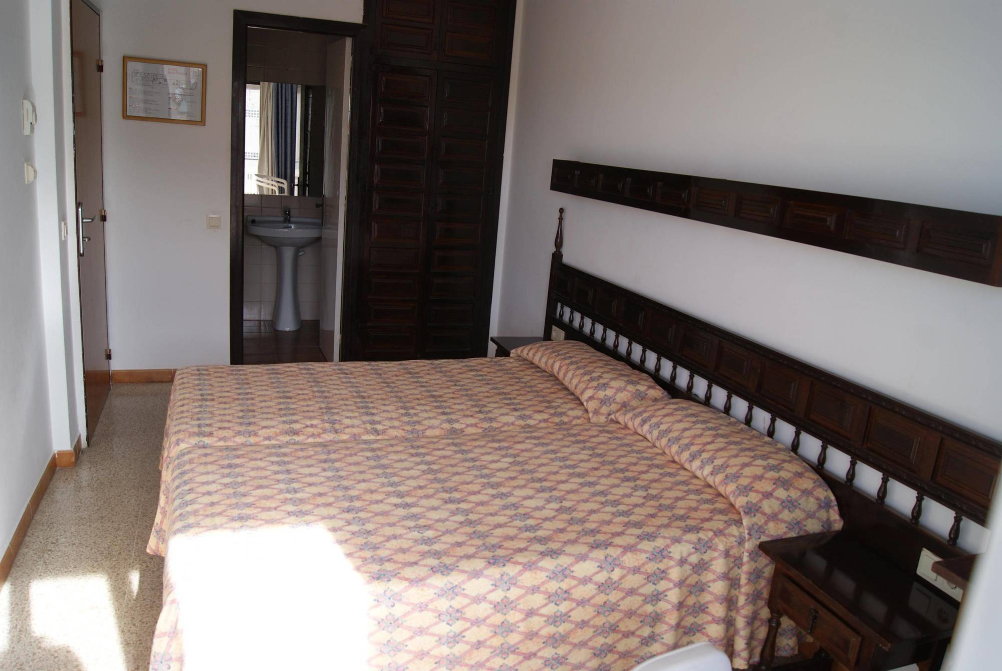 Hotel Checkin Montpalau بينيذا ذي مار المظهر الخارجي الصورة